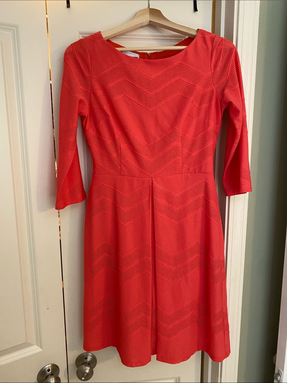 London Times Coral Dress with Three-Quarter Sleeves Size 4